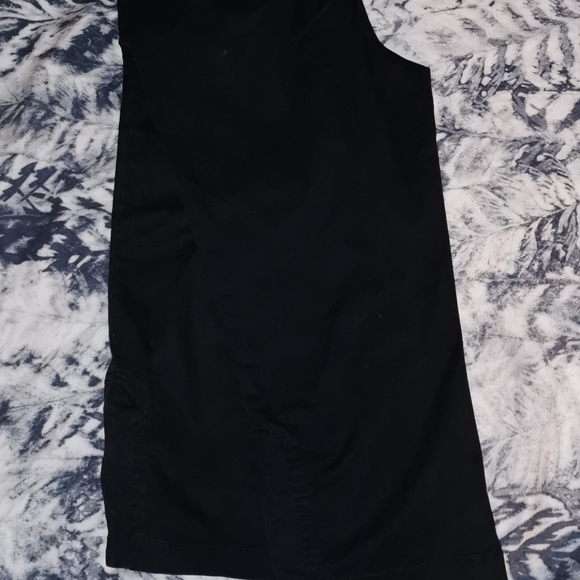 GUESS JEAN'S Black Capri with zipper cuffs - Picture 2 of 6